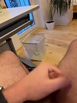 Snapshot of hannes256102 chatting on 02/09/26, 04:27 hannes256102 online show from 02/09/26, 04:27