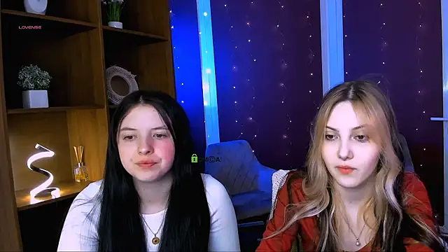 Snapshot of diara_ti chatting on 12/15/25, 06:08 diara ti online show from 12/15/25, 06:08