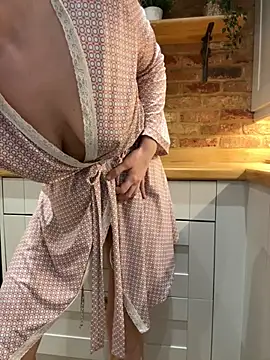 SiennaV online show from 04/10/26, 08:21