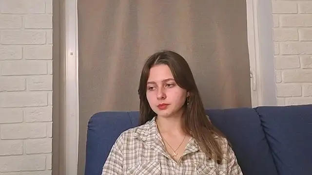 Snapshot of DanetteSaab chatting on 12/17/25, 07:08 DanetteSaab online show from 12/17/25, 07:08