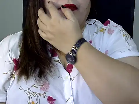 Snapshot of Soniya_Sha chatting on 02/07/26, 08:33 Soniya Sha online show from 02/07/26, 08:33