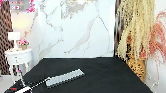 hilarythomsom online show from 01/17/26, 01:04