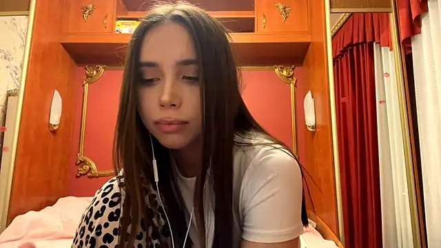 LauraMystiq online show from 01/12/26, 02:24