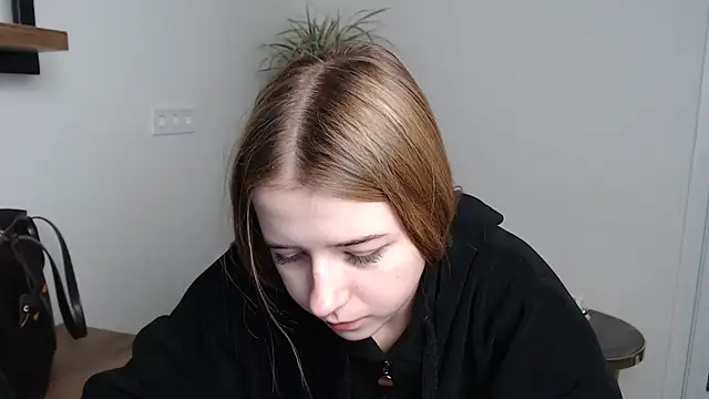 Snapshot of SweetBellaa_ chatting on 12/05/25, 10:03 SweetBellaa online show from 12/05/25, 10:03