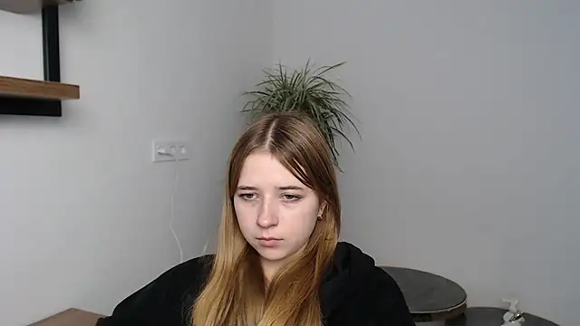 Snapshot of SweetBellaa_ chatting on 12/17/25, 11:48 SweetBellaa online show from 12/17/25, 11:48