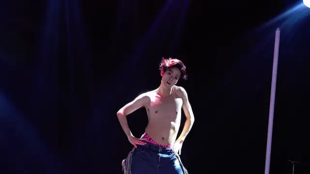 Snapshot of BOYgayHouse- chatting on 12/14/25, 09:15 BOYgayHouse- online show from 12/14/25, 09:15