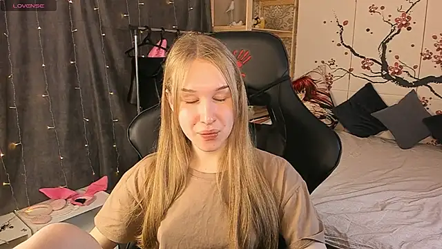 Snapshot of Katy_Midocalm chatting on 12/19/25, 06:38 Katy Midocalm online show from 12/19/25, 06:38