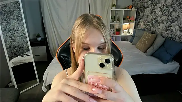 Katy Midocalm online show from 12/22/25, 06:02