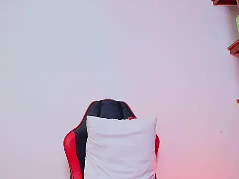 Snapshot of sara_santana__ chatting on 02/12/26, 12:32 sara santana online show from 02/12/26, 12:32