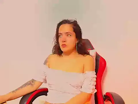 Snapshot of sara_santana__ chatting on 02/11/26, 06:24 sara santana online show from 02/11/26, 06:24