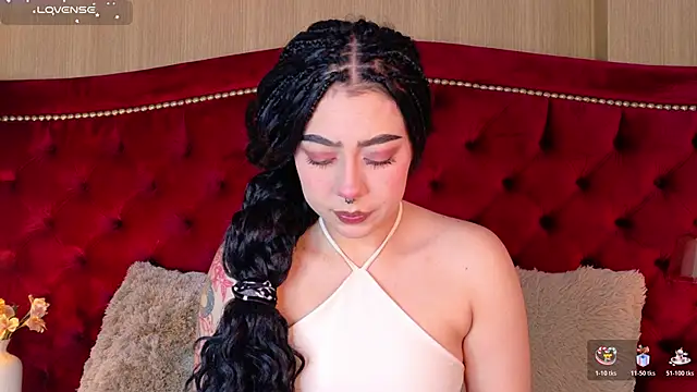 TaniaRedd  online show from 12/17/25, 01:38