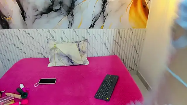 VioletaSweett1 online show from 02/10/26, 06:40