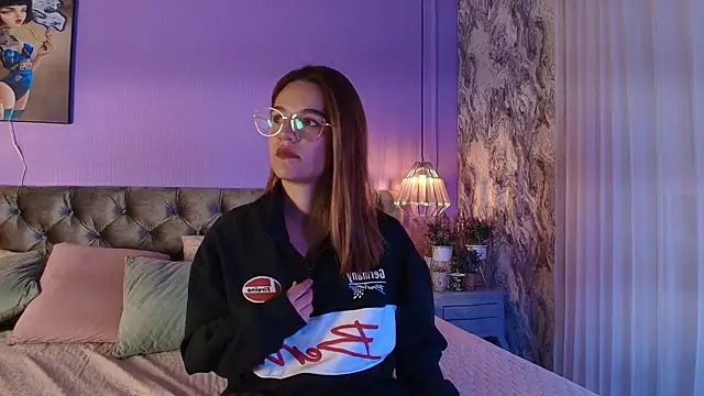 Nia  S online show from 01/07/26, 12:10