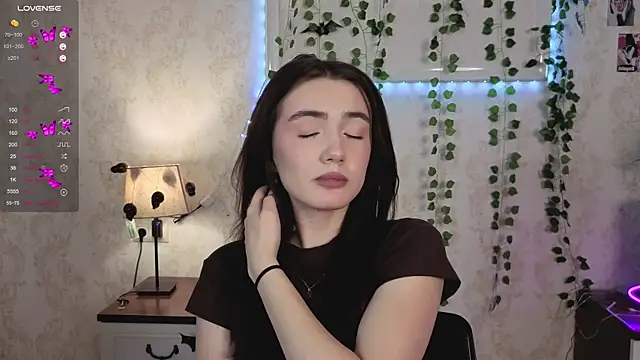 Snapshot of RenownedMister chatting on 12/04/25, 06:29 RenownedMister online show from 12/04/25, 06:29