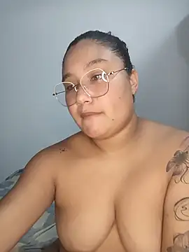 Snapshot of VaneandRossy chatting on 06/17/26, 01:49 VaneandRossy online show from 06/17/26, 01:49
