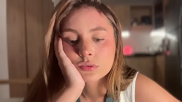 miaferrer777 online show from 04/08/26, 11:28