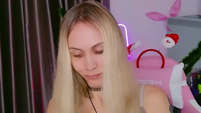 Snapshot of betty_xoxoo chatting on 12/14/25, 12:22 betty xoxoo online show from 12/14/25, 12:22