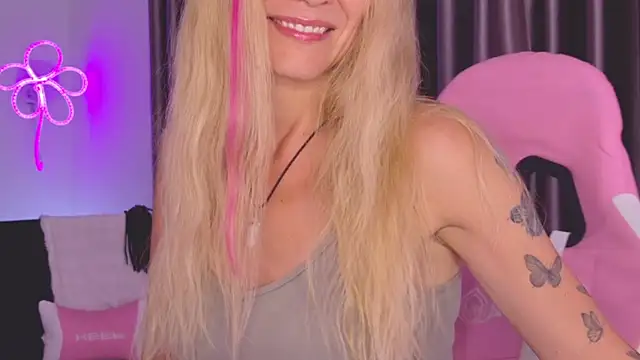 Snapshot of betty_xoxoo chatting on 06/26/26, 11:05 betty xoxoo online show from 06/26/26, 11:05