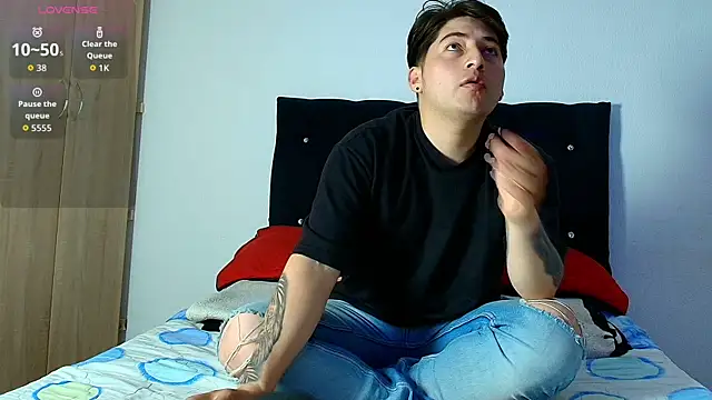 Snapshot of ethan__01 chatting on 12/05/25, 05:44 ethan 01 online show from 12/05/25, 05:44