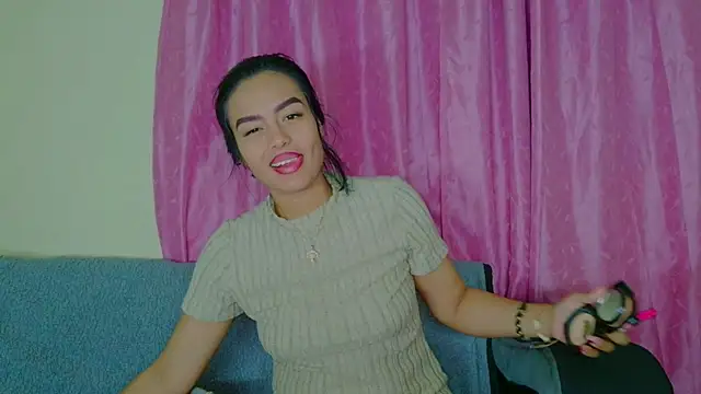 Snapshot of joyshe__vergara chatting on 12/22/25, 05:51 joyshe vergara online show from 12/22/25, 05:51