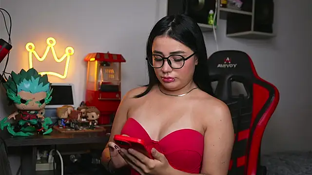 Juliethassmith3 online show from 01/12/26, 05:42