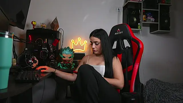 Juliethassmith3 online show from 01/12/26, 03:35