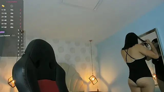 Snapshot of VENUSGREYS1 chatting on 05/12/26, 12:11 VENUSGREYS1 online show from 05/12/26, 12:11