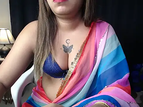 Snapshot of Flying_queenn chatting on 12/17/25, 11:48 Flying queenn online show from 12/17/25, 11:48