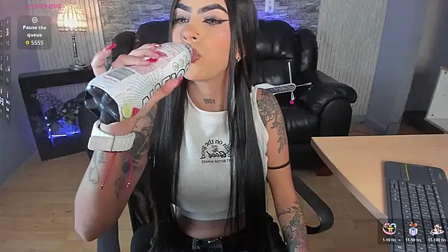 Snapshot of _hanna_miller__ chatting on 01/10/26, 08:15 hanna miller online show from 01/10/26, 08:15