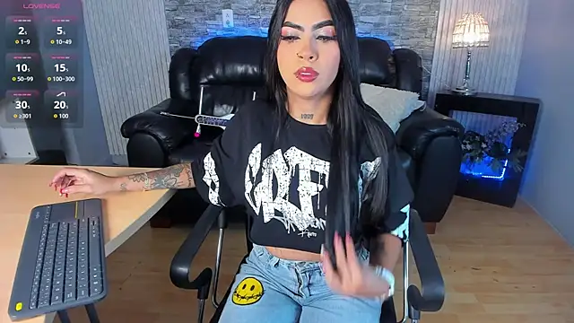 Snapshot of _hanna_miller__ chatting on 01/09/26, 08:49 hanna miller online show from 01/09/26, 08:49