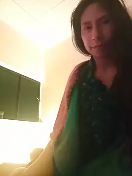 Snapshot of MoonLipsON- chatting on 06/19/26, 04:07 MoonLipsON- online show from 06/19/26, 04:07