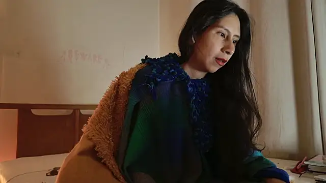 Snapshot of MoonLipsON- chatting on 07/21/26, 01:19 MoonLipsON- online show from 07/21/26, 01:19