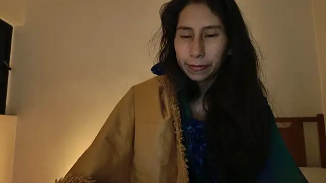 Snapshot of MoonLipsON- chatting on 06/11/26, 02:53 MoonLipsON- online show from 06/11/26, 02:53