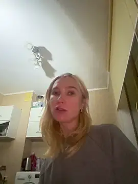 KisJeni online show from 12/15/25, 09:20