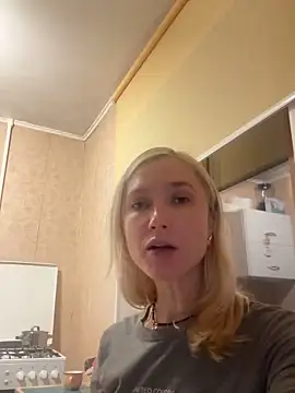 KisJeni online show from 12/18/25, 04:33