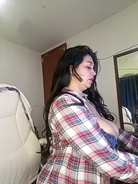 Snapshot of Maitte_Love_ chatting on 12/17/25, 10:20 Maitte Love online show from 12/17/25, 10:20