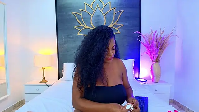 AnnieLeigt online show from 05/07/26, 09:07