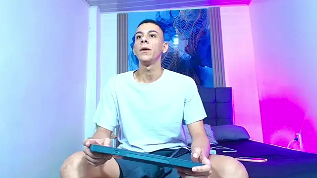 Valentina and sneider  online show from 04/27/26, 05:27
