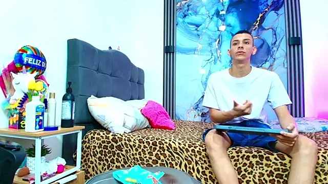 Valentina and sneider  online show from 03/26/26, 09:02