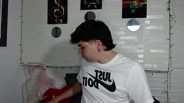 Snapshot of Dylan_fooxx chatting on 12/16/25, 08:02 Dylan fooxx online show from 12/16/25, 08:02