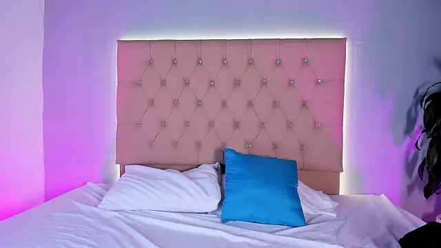 EmmaLawrence  online show from 01/12/26, 08:15