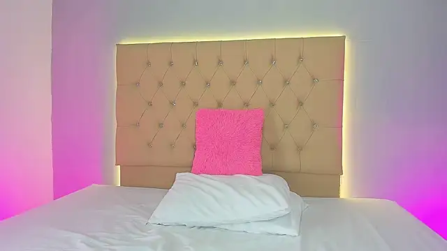 EmmaLawrence  online show from 02/04/26, 07:53