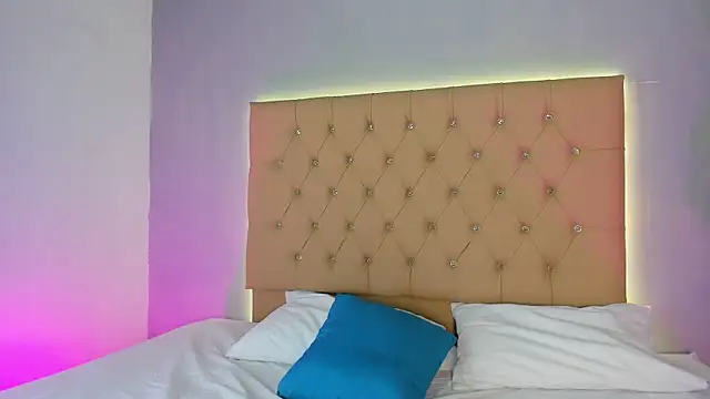 EmmaLawrence  online show from 01/11/26, 08:05