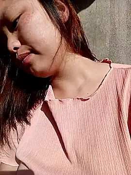 Snapshot of Miina-2000 chatting on 12/19/25, 01:31 Miina-2000 online show from 12/19/25, 01:31