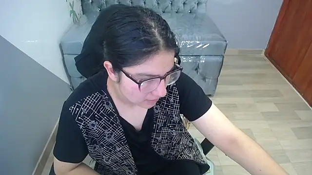 Snapshot of eva_smit_t chatting on 02/04/26, 02:06 eva smit t online show from 02/04/26, 02:06