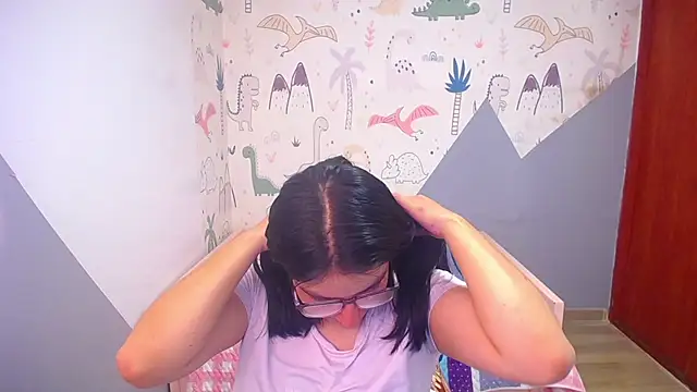 Snapshot of eva_smit_t chatting on 12/20/25, 02:36 eva smit t online show from 12/20/25, 02:36