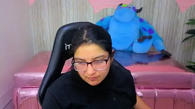 Snapshot of eva_smit_t chatting on 02/13/26, 02:33 eva smit t online show from 02/13/26, 02:33