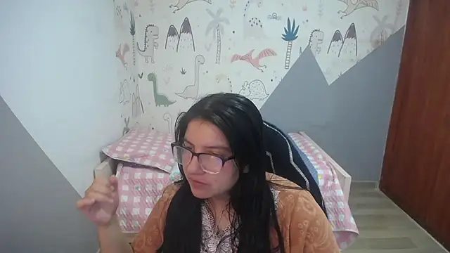 Snapshot of eva_smit_t chatting on 12/19/25, 02:48 eva smit t online show from 12/19/25, 02:48