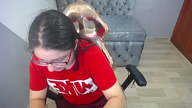 Snapshot of eva_smit_t chatting on 02/01/26, 02:15 eva smit t online show from 02/01/26, 02:15