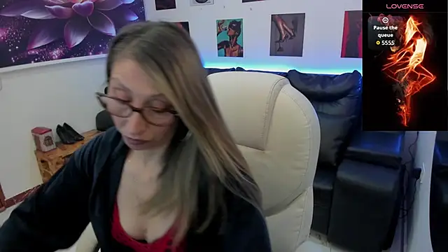 Snapshot of Scarlett_079 chatting on 02/05/26, 12:12 Scarlett 079 online show from 02/05/26, 12:12